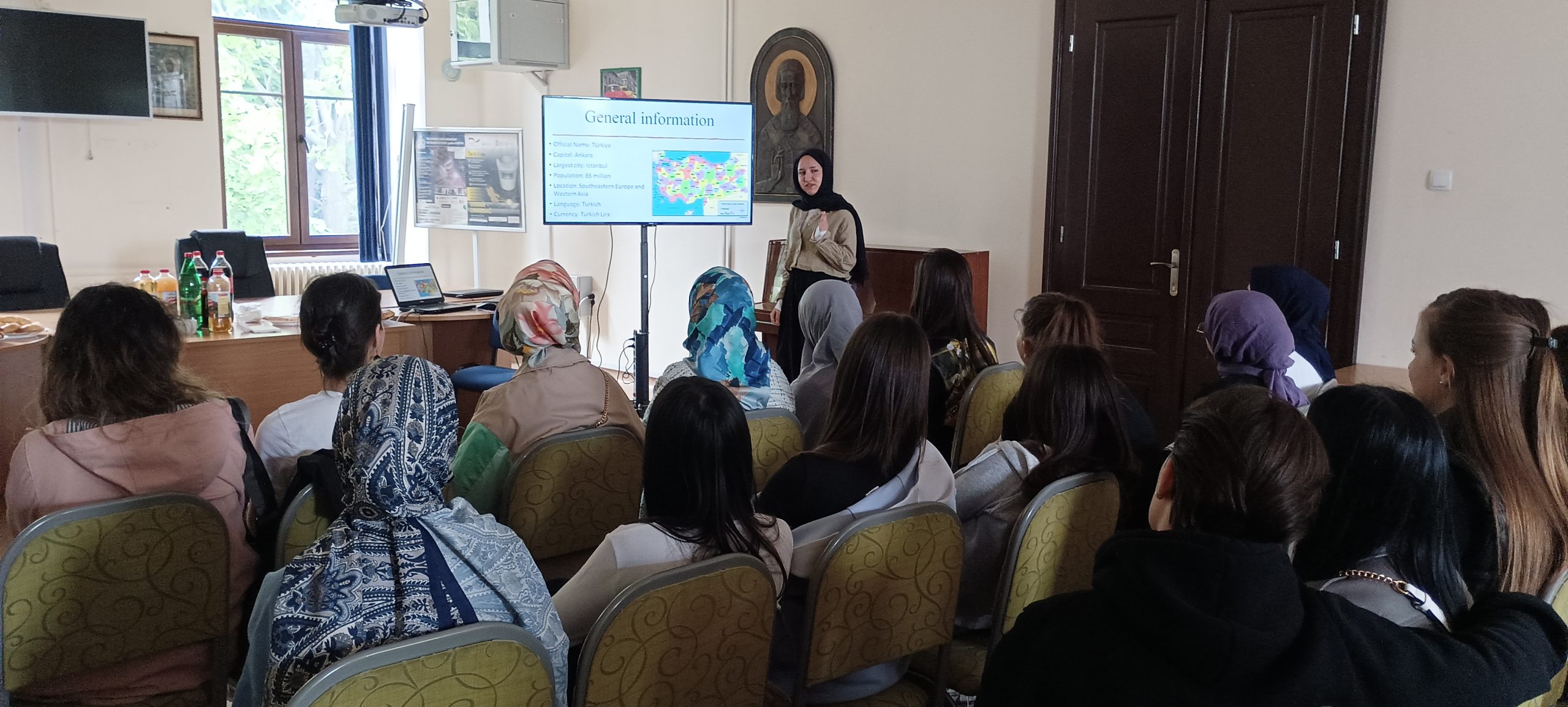 Интеркултурална размена ученица у оквиру програма Еразмус+: Повезивање кроз стручно усавршавање и традицију